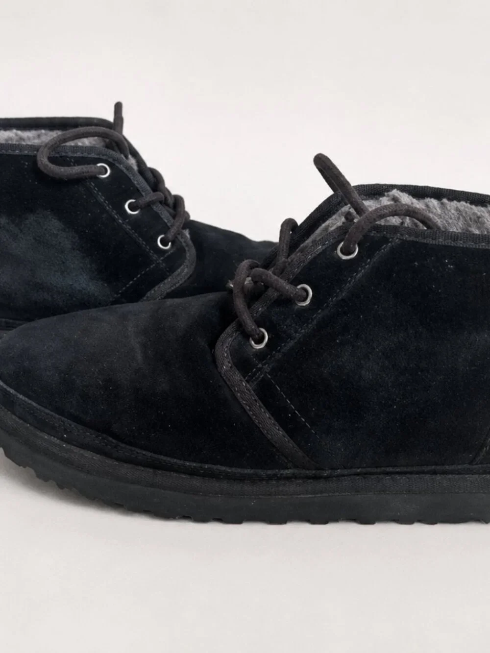 UGG Neumel Black Suede Chukka Boots Shearling Lined Lace Up Men’s Size 11